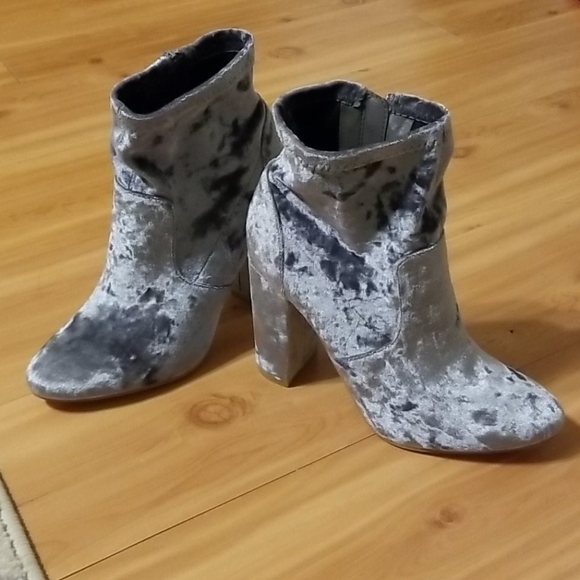 Velvet Booties - Picture 2 of 6